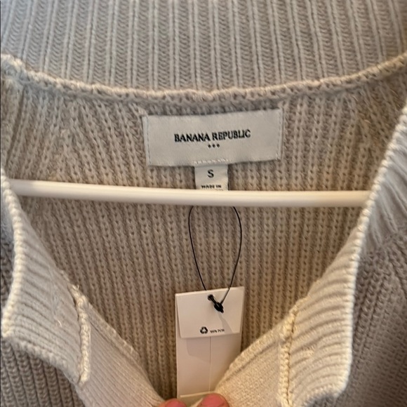 Banana Republic Women's Cardigan sweater - Picture 2 of 5